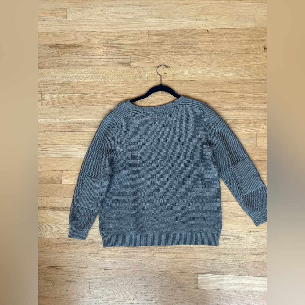 Cute gray sweatshirt